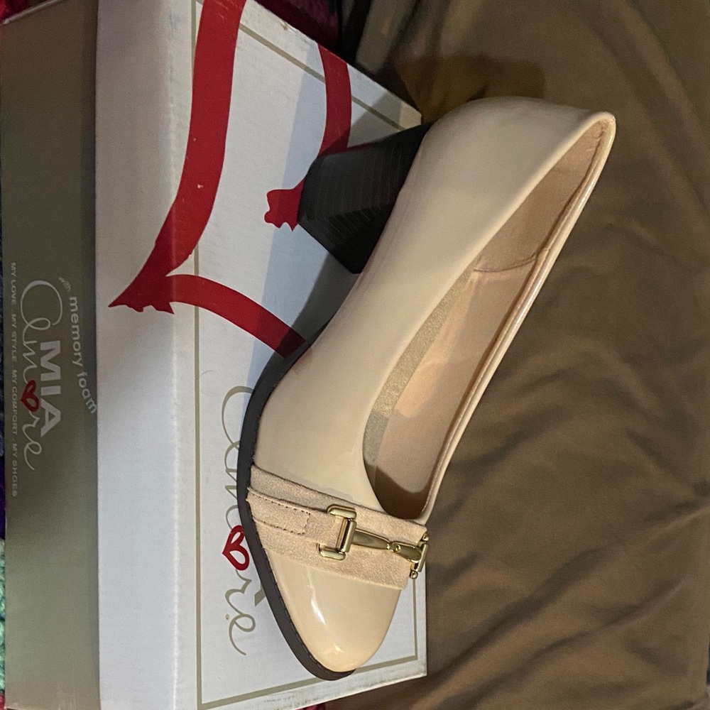Mia Amore Nude/Cream Block Heel Pumps